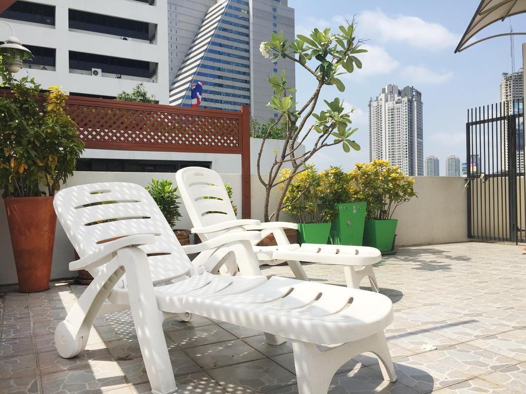 Saphaipae Hostel Bangkok Exteriör bild