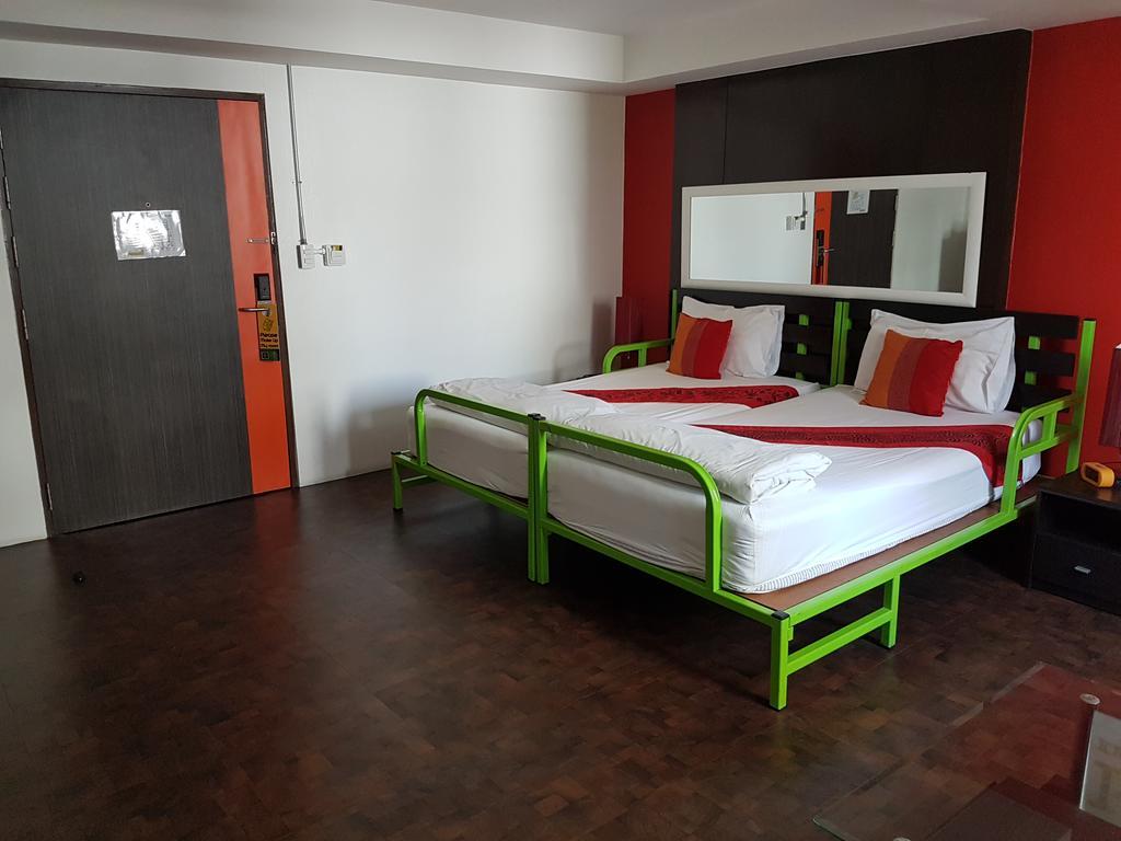 Saphaipae Hostel Bangkok Exteriör bild