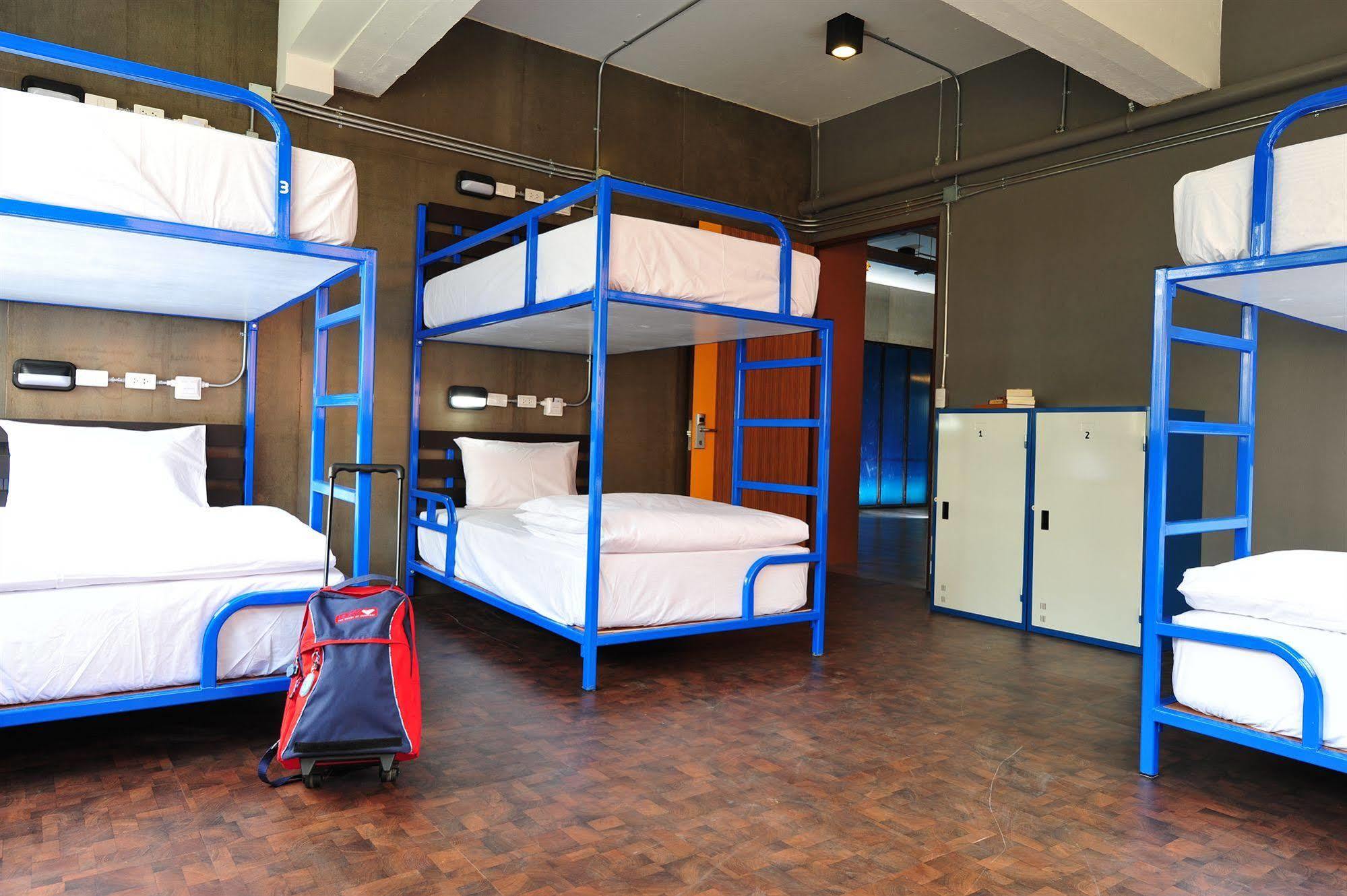 Saphaipae Hostel Bangkok Exteriör bild