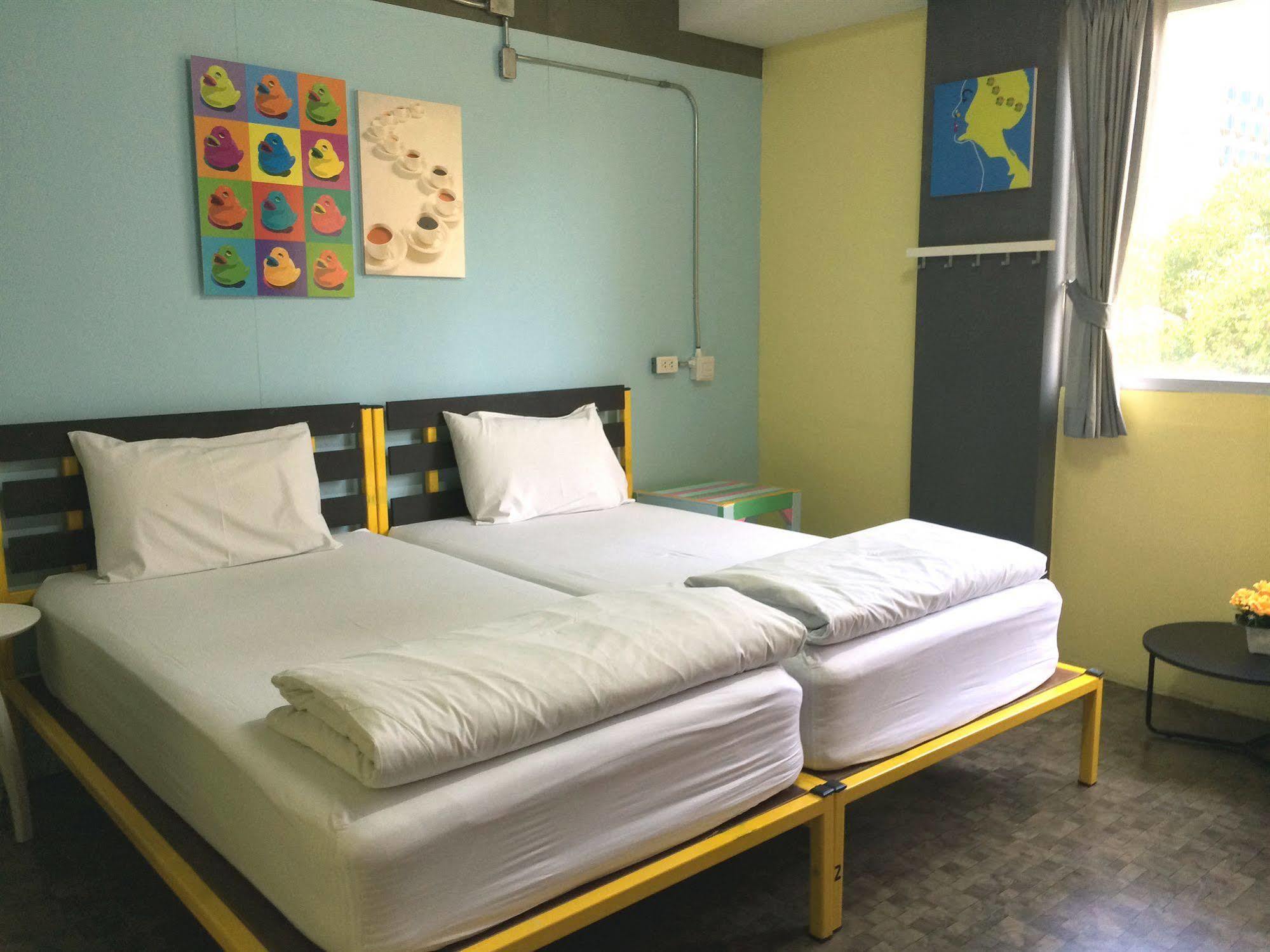 Saphaipae Hostel Bangkok Exteriör bild