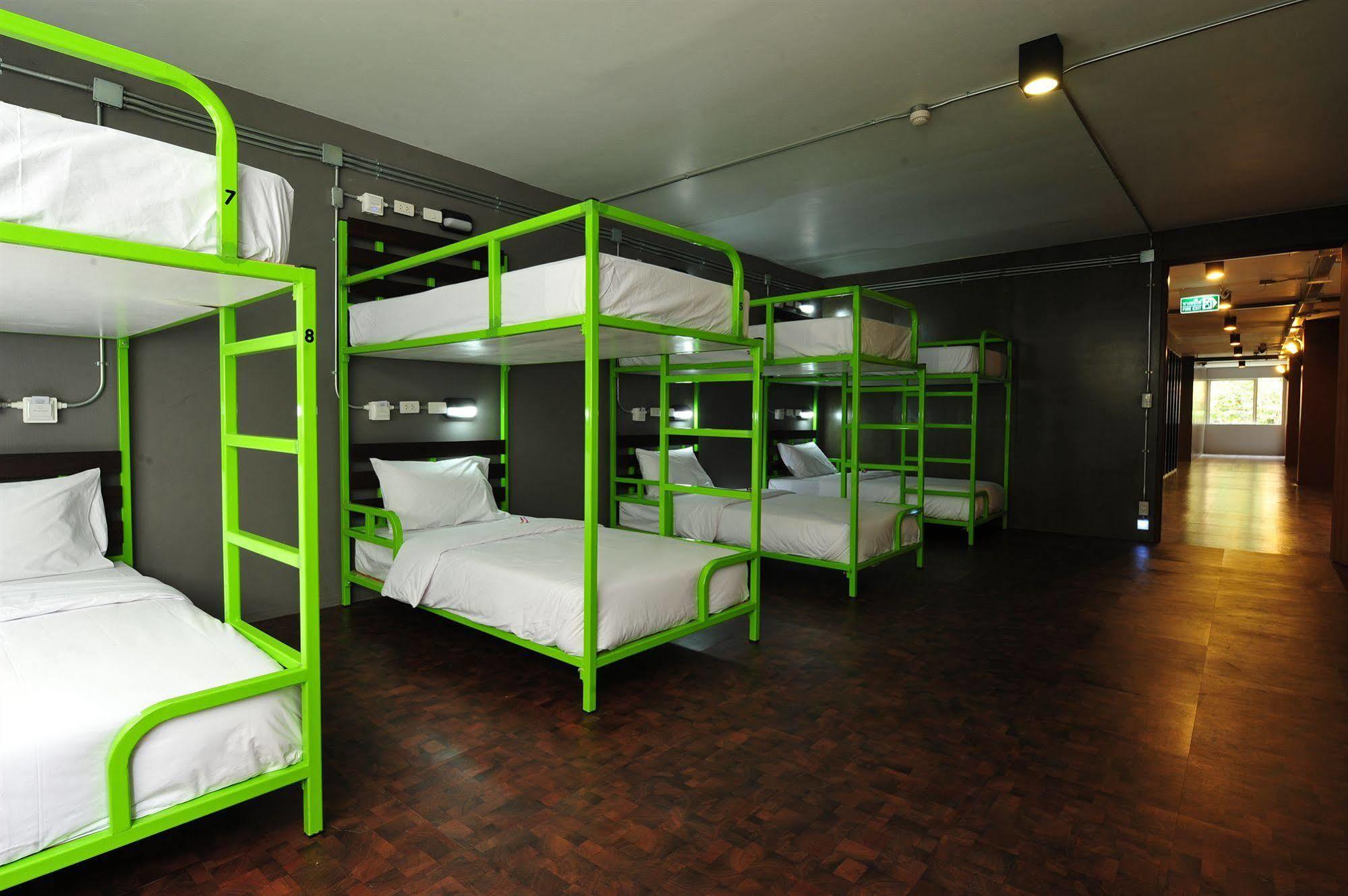 Saphaipae Hostel Bangkok Exteriör bild