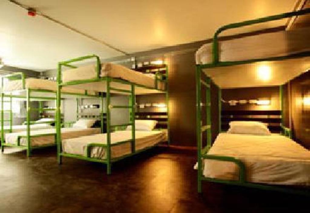 Saphaipae Hostel Bangkok Exteriör bild