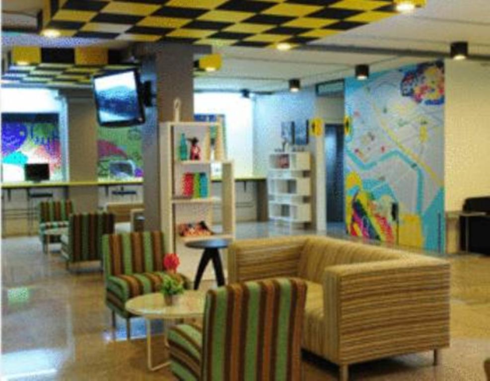 Saphaipae Hostel Bangkok Exteriör bild